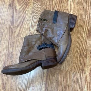 OTBT Women’s bootie size 8